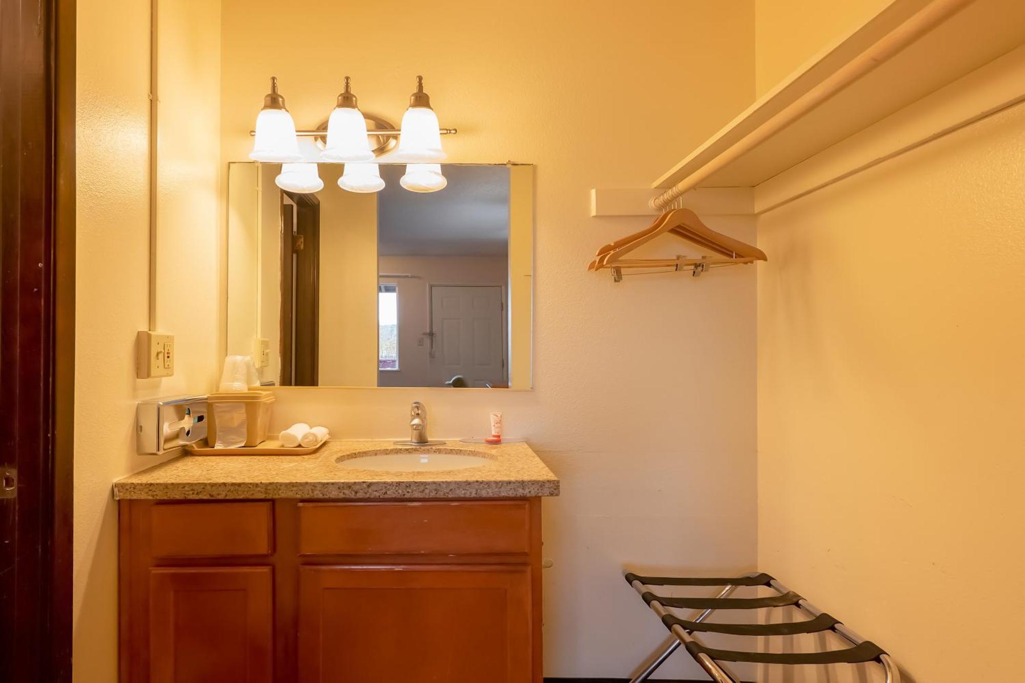 Oyo Hotel Chehalis I-5 South מראה חיצוני תמונה