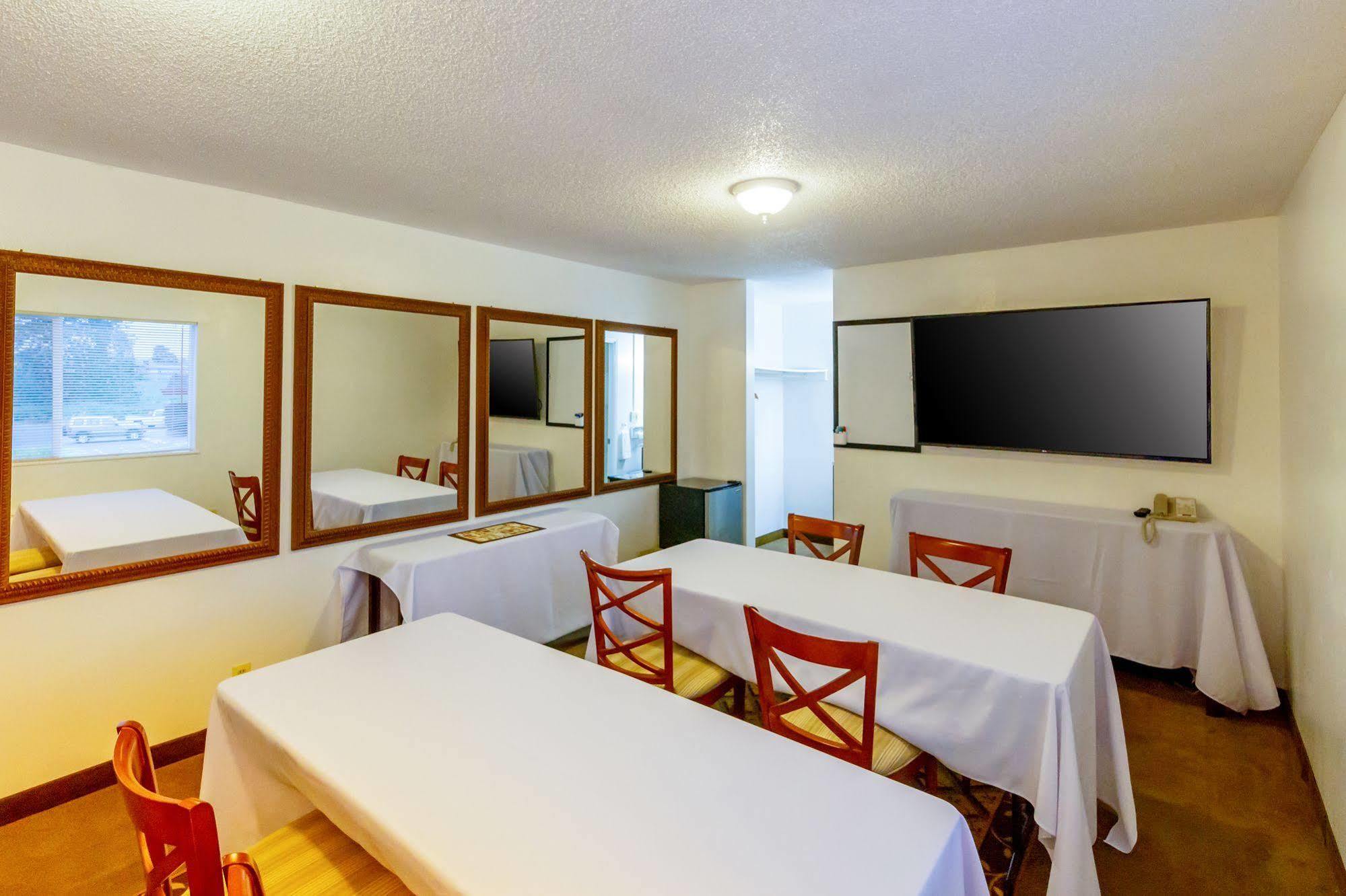 Oyo Hotel Chehalis I-5 South מראה חיצוני תמונה
